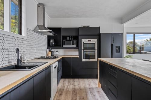 Kitchen, St Clair Heights Panoramic Views in West Dunedin Kitchen, St Clair Heights Panoramic Views in West Dunedin