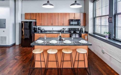 NY Style Loft with KingBed in Rochester (New York) NY Style Loft with KingBed in Rochester (New York)