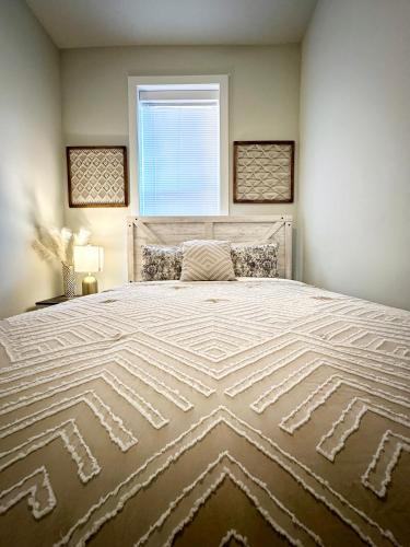 SMART STAYS - Pristine 3bd Oasis in Chicago #1R