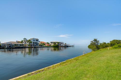 Balcony and Resort Amenities Gulf Coast Escape! in Hudson Balcony and Resort Amenities Gulf Coast Escape! in Hudson