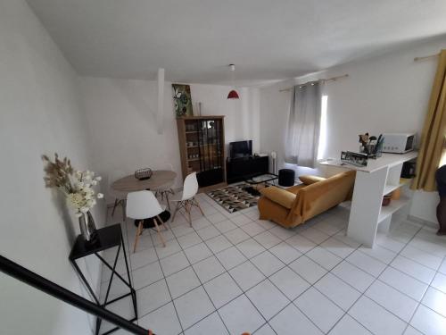 T2 le terminus, face gare , wifi in Agen City Center T2 le terminus, face gare , wifi in Agen City Center