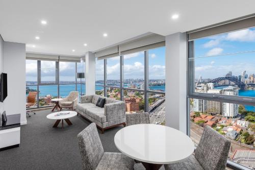 Meriton Suites North Sydney in North Sydney Meriton Suites North Sydney in North Sydney
