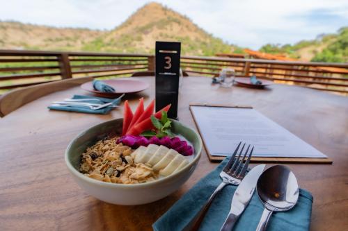 Aliments i begudes, Kertasari west sumbawa surf & stay Bukit Samudra in Kuang Aliments i begudes, Kertasari west sumbawa surf & stay Bukit Samudra in Kuang