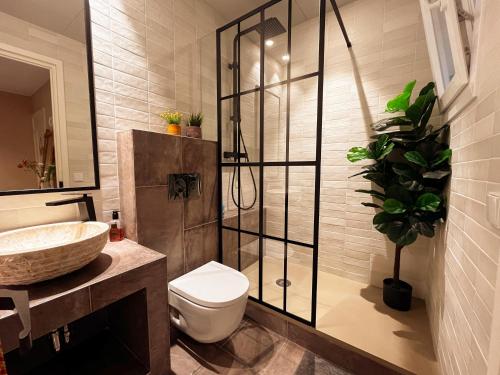 Baño, Chic apartment in Girona center in Girona City Center Baño, Chic apartment in Girona center in Girona City Center