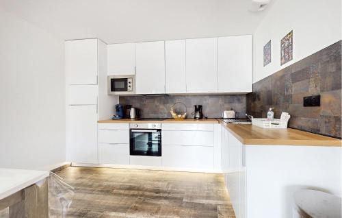 Kitchen, Stunning Home In Angerville Lorcher in Étainhus Kitchen, Stunning Home In Angerville Lorcher in Étainhus