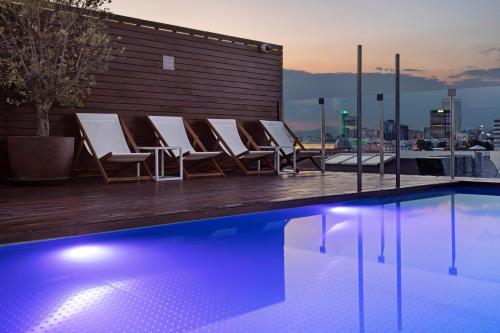 Swimming pool, Meliá Madrid Serrano in Salamanca Swimming pool, Meliá Madrid Serrano in Salamanca