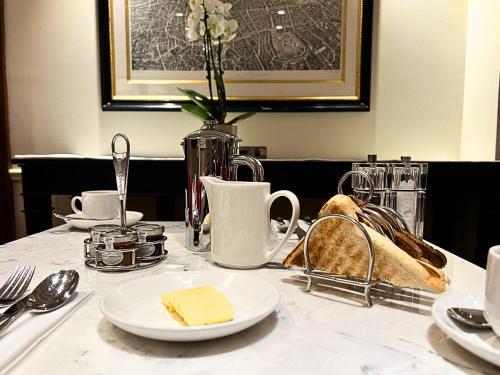 Food and beverages, London Bridge Hotel in Waterloo and Southwark Food and beverages, London Bridge Hotel in Waterloo and Southwark