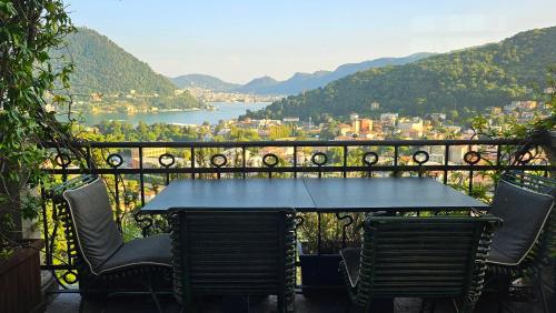 Balkon/teras, Casa Santo Stefano in Cernobbio Balkon/teras, Casa Santo Stefano in Cernobbio