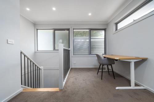 Charming Modern Mountain View Townhouse in Ferntree Gully Charming Modern Mountain View Townhouse in Ferntree Gully