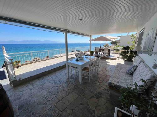 Sophias house by the sea! in 아노 카마리온 Sophias house by the sea! in 아노 카마리온