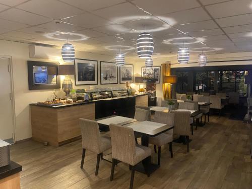 Hotel Acadie Orly Morangis in Morangis Hotel Acadie Orly Morangis in Morangis