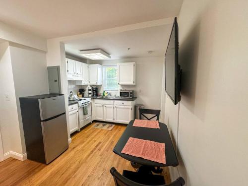 Charming Bi-level Townhouse Near Harvard & Mit in Riverside Charming Bi-level Townhouse Near Harvard & Mit in Riverside