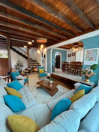 Casa de Emmita in Shell Casa de Emmita in Shell