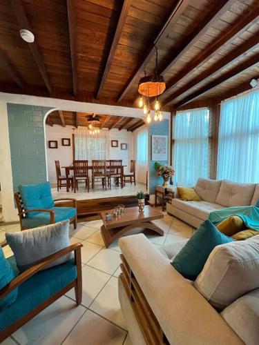 Casa de Emmita in Shell Casa de Emmita in Shell