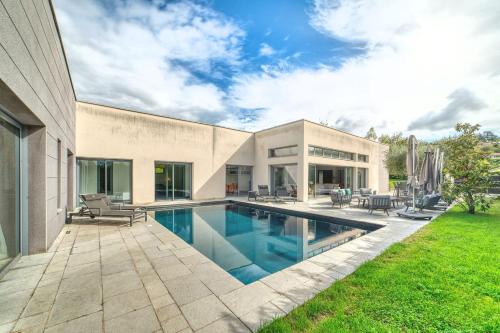 L'Avedis - Magnifique maison de luxe avec piscine in Neuville-sur-Saone L'Avedis - Magnifique maison de luxe avec piscine in Neuville-sur-Saone