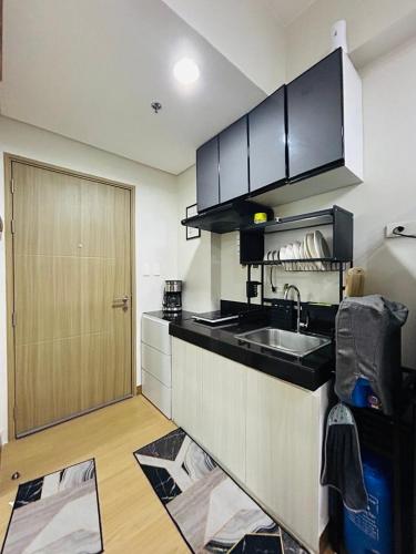 Jasrich Suite Behind SM trece martires