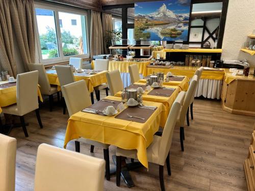 餐飲服務, 阿多尼斯飯店 (Hotel Adonis) in 策馬特 餐飲服務, 阿多尼斯飯店 (Hotel Adonis) in 策馬特
