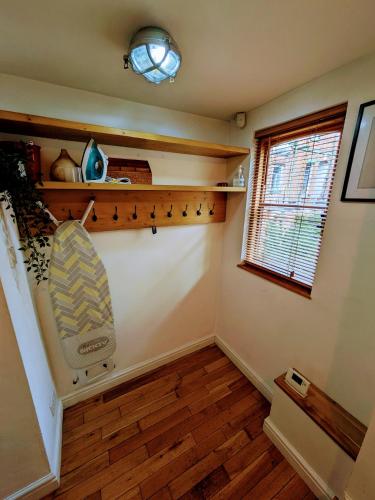 Detached house with gated parking in Whalley Range in Manchester Detached house with gated parking in Whalley Range in Manchester