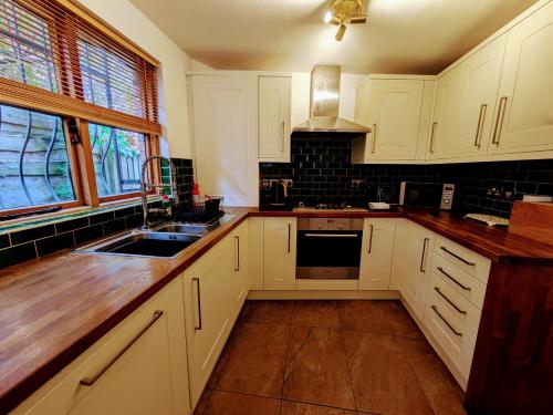 kök, Detached house with gated parking in Whalley Range in Manchester kök, Detached house with gated parking in Whalley Range in Manchester