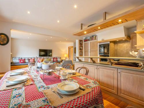 Appartement de charme avec wifi, au pied des pistes, 4 pièces, Val-d'Isère - FR-1-694-130 (Appartement de charme avec wifi, au pied des pistes, 4 pieces, Val-d'Isere - FR-1-694-130) in วาล อีแซร์ Appartement de charme avec wifi, au pied des pistes, 4 pièces, Val-d'Isère - FR-1-694-130 (Appartement de charme avec wifi, au pied des pistes, 4 pieces, Val-d'Isere - FR-1-694-130) in วาล อีแซร์