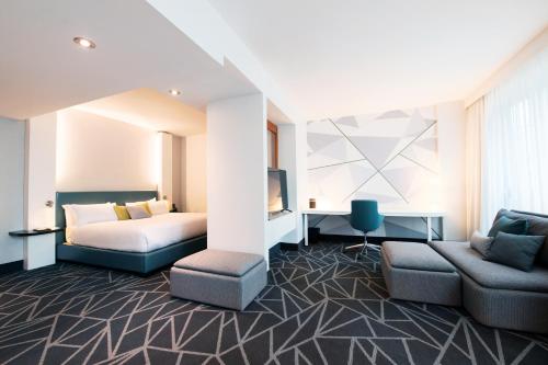 Hotel Le Crystal Montreal near Atwater Market Hotel Le Crystal Montreal near Atwater Market