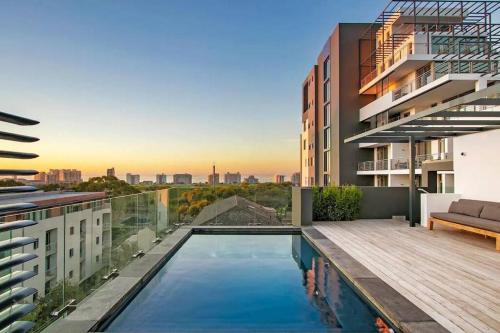 Greenpoint Hideaway Pool, Balcony, Luxury Living