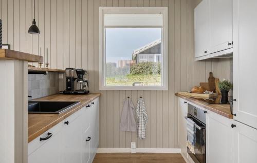 кухня, Cozy Home In Lemvig With Wifi in Лемвіг кухня, Cozy Home In Lemvig With Wifi in Лемвіг