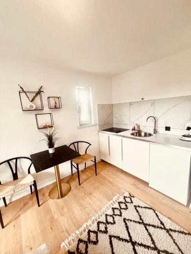 Ferienwohnung an der Uniklinik mit eigener Küche und renoviertem Badezimmer (Ferienwohnung an der Uniklinik mit eigener Kuche und renoviertem Badezimmer) in Homburg Ferienwohnung an der Uniklinik mit eigener Küche und renoviertem Badezimmer (Ferienwohnung an der Uniklinik mit eigener Kuche und renoviertem Badezimmer) in Homburg