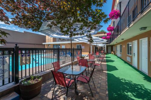 Sahara Courtyard Inn Penticton in Penticton City Center Sahara Courtyard Inn Penticton in Penticton City Center