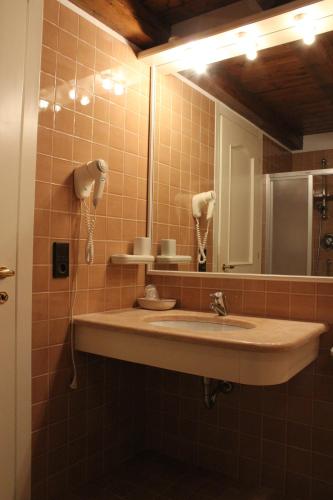 Bathroom, Hotel La Lepre Bianca in Gallio Bathroom, Hotel La Lepre Bianca in Gallio