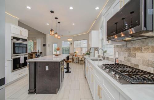 Big Texas Living - Spacious 5-BD with Pool in Cypress Big Texas Living - Spacious 5-BD with Pool in Cypress