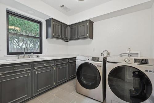 Best of Carrollton - Luxury Pool Hot tub Games in Plano (Texas) Best of Carrollton - Luxury Pool Hot tub Games in Plano (Texas)