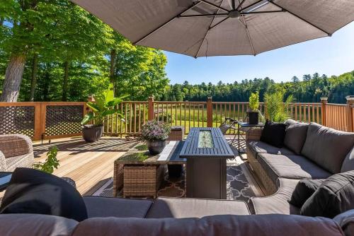 Kings Wee Castle 6BR Serene Luxury Family Retreat in Bancroft (ON) Kings Wee Castle 6BR Serene Luxury Family Retreat in Bancroft (ON)