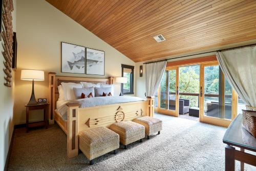 Tu Tu'Tun Lodge in Gold Beach (OR) Tu Tu'Tun Lodge in Gold Beach (OR)