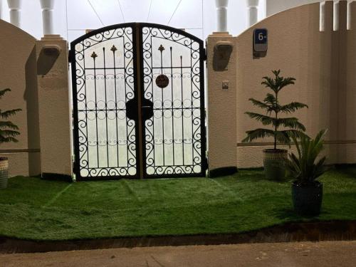 Entrada, Lunar Beach Hostel in Abu Dhabi Entrada, Lunar Beach Hostel in Abu Dhabi