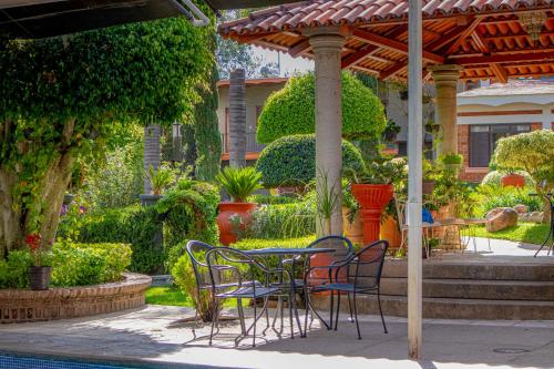 Kert, Hotel El Dorado - cerca de Chapala y del Aeropuerto in Ixtlahuacán De Los Membrillos Kert, Hotel El Dorado - cerca de Chapala y del Aeropuerto in Ixtlahuacán De Los Membrillos