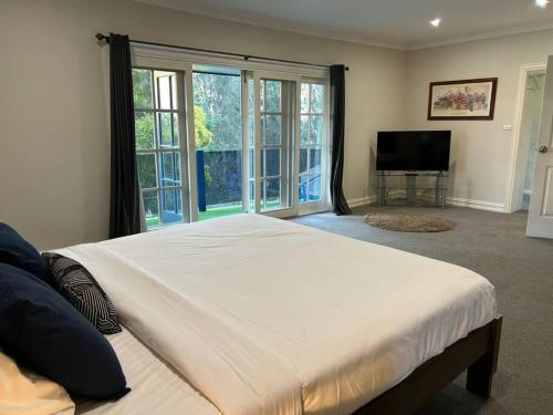 Luxury House 5 bedrooms in Windsor Luxury House 5 bedrooms in Windsor