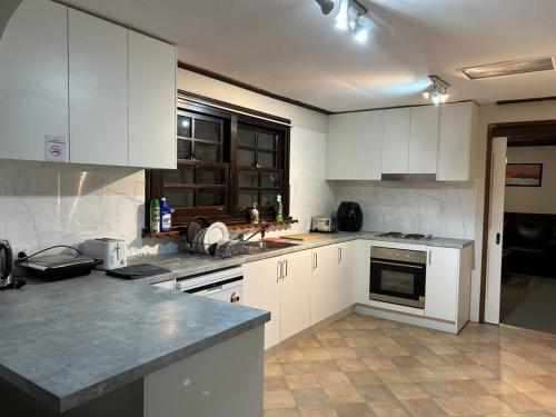 Konyha, Luxury House 5 bedrooms in Windsor Konyha, Luxury House 5 bedrooms in Windsor