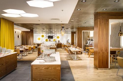 레스토랑, 노보텔 바르샤바 센트룸 호텔 (Novotel Warszawa Centrum Hotel) in 바르샤바 레스토랑, 노보텔 바르샤바 센트룸 호텔 (Novotel Warszawa Centrum Hotel) in 바르샤바