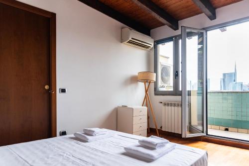 Youhosty - Rosmini 8