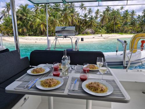 Facilities, Catamaran in San Blas Islands, private boat in El Porvenir Facilities, Catamaran in San Blas Islands, private boat in El Porvenir
