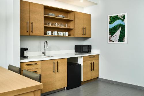 Létesítmények, Hyatt Place Pena Station Denver Airport in Denver Nemzetközi Repülőtér Létesítmények, Hyatt Place Pena Station Denver Airport in Denver Nemzetközi Repülőtér