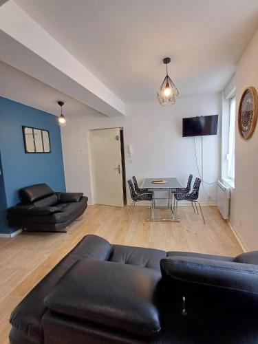 T3 proche gare, 2chs, 3lits, wifi, parking in Agen City Center T3 proche gare, 2chs, 3lits, wifi, parking in Agen City Center