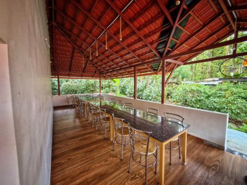 مطعم, Kattegadde Homestay - Rooms with Private Balcony and Coffee Plantation in Aladagudde مطعم, Kattegadde Homestay - Rooms with Private Balcony and Coffee Plantation in Aladagudde