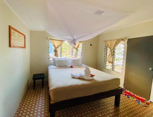 Max's Beachside homestay room 2 in Pulau Waya Max's Beachside homestay room 2 in Pulau Waya