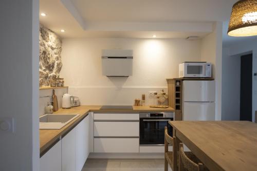 Kitchen, Appartement de charme - La Tour in Saint-Jeoire Kitchen, Appartement de charme - La Tour in Saint-Jeoire