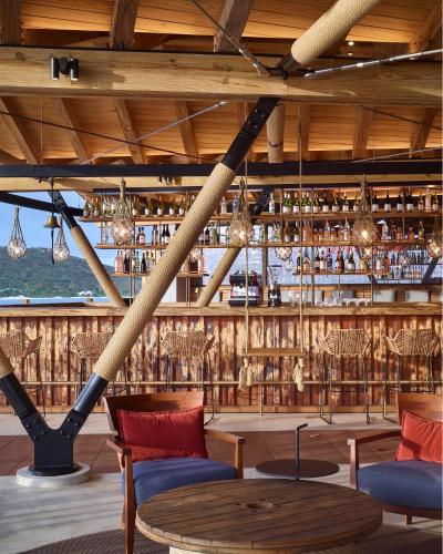 Pub/Lounge, Saba Rock Resort in Virgin Gorda Pub/Lounge, Saba Rock Resort in Virgin Gorda
