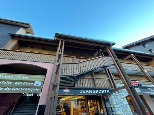 Appartement cosy au pied des pistes avec mezzanine, poele a bois et services inclus pour 4 personnes in Villarencel Appartement cosy au pied des pistes avec mezzanine, poele a bois et services inclus pour 4 personnes in Villarencel