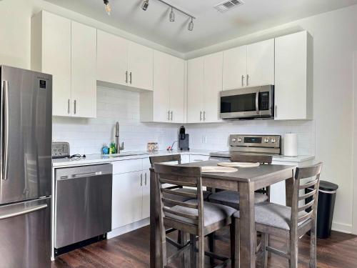 Luxury 4Beds 3Baths 2Balcony Penthouse 542Blvd in Old Fourth Ward Luxury 4Beds 3Baths 2Balcony Penthouse 542Blvd in Old Fourth Ward