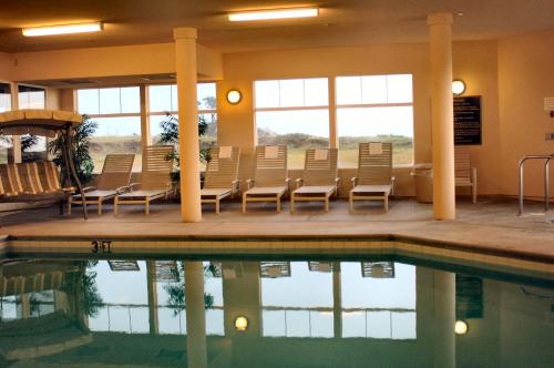 游泳池, 海濱山林小屋 (Oceanfront Lodge) in 新月市 (CA) 游泳池, 海濱山林小屋 (Oceanfront Lodge) in 新月市 (CA)